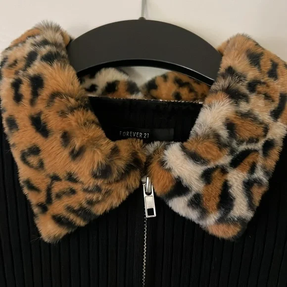 NWOT Forever 21 Faux Leopard Fur Zip-Up Sweater Size S - Picture 3 of 7